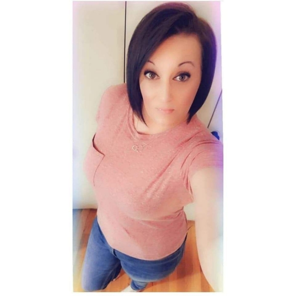 Meet your Posher, Robin - Picture 2 of 2